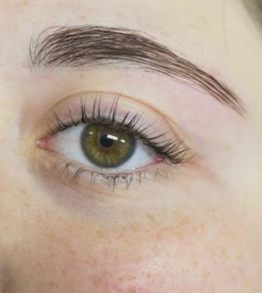 Cejas laminadas y pestañas con lifting